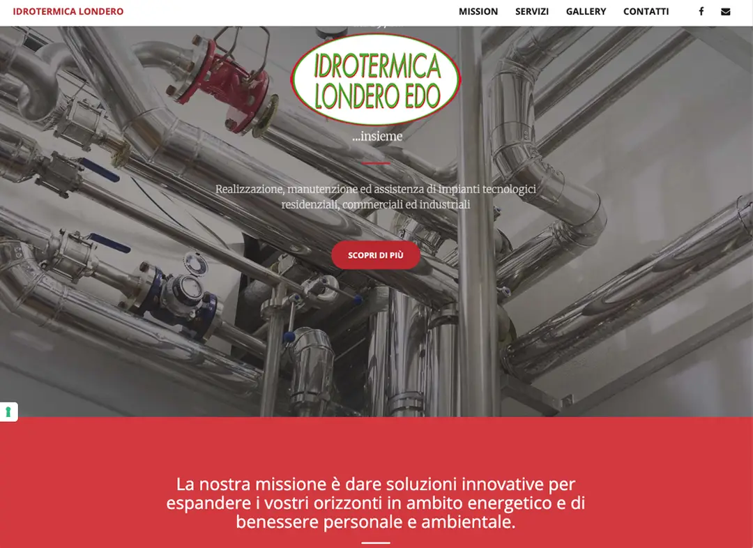 pannelli solari termici installati su tetto residenziale